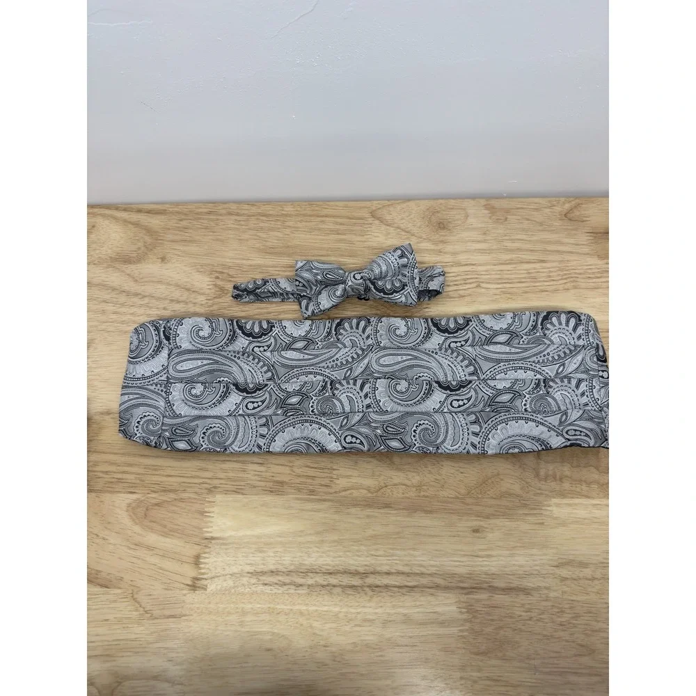 Vtg‎ Matching Cummerbund & Bow Tie Set Black Gray  Paisley Up To 38 Inches #47